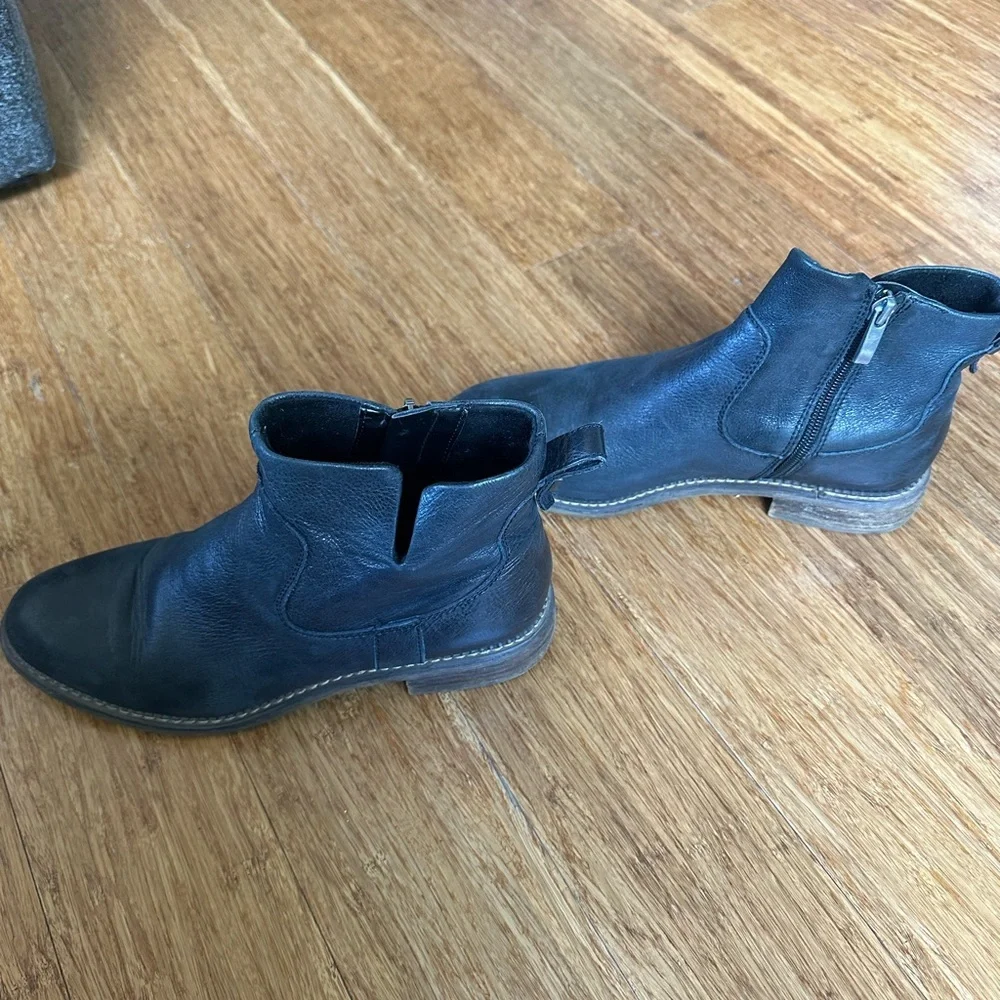 FRANCO SARTO Black Leather Ankle Hoda Bootie - Picture 3 of 5